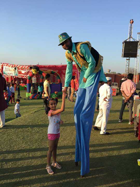  long man artist for kids birthday